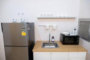Kuchyň nebo kuchyňský kout v ubytování 2BR minimal mu-ji style 130SQM ~