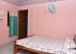 Postel nebo postele na pokoji v ubytování Kaveri Homestay