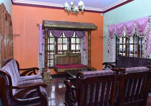 Posezení v ubytování Kaveri Homestay