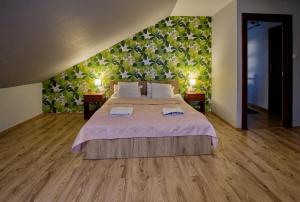 Ένα ή περισσότερα κρεβάτια σε δωμάτιο στο Bohema Restauracja i Noclegi