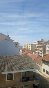 una vista desde el techo de un edificio en Apartamento T3 Furadouro, en Ovar