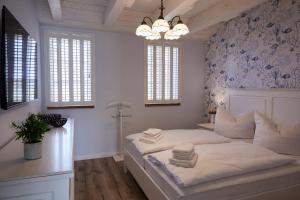 Postel nebo postele na pokoji v ubytování Reethus "de Tweeling" Apartment OG
