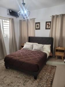 Postel nebo postele na pokoji v ubytování Fancy, Kids Friendly Apartment -3 Bedrooms