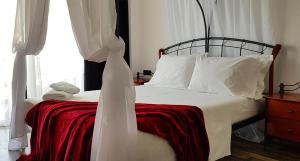 Postel nebo postele na pokoji v ubytování Asi Rooftop Hotel