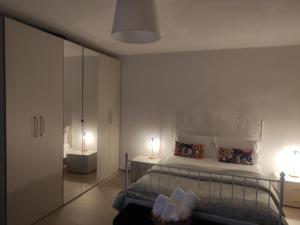 A bed or beds in a room at Terrazza Sui Sassi