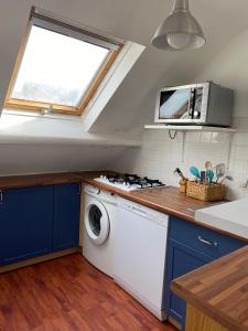 Kuchyňa alebo kuchynka v ubytovaní appartement Dinard hyper centre plage de l'Ecluse