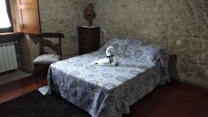 a bedroom with a bed with a swan on it at Casa pedrolo in Outes