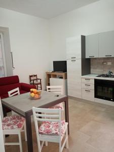 a kitchen with a table and chairs in a kitchen at Casa Sofia in Castelsardo
