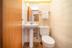 Koupelna v ubytování Casa Levante by HelloVacations + 78 fotografií