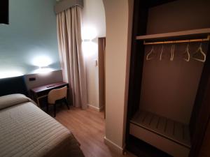 Llit o llits en una habitació de Hotel Balcony