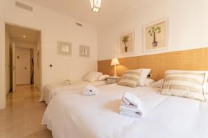 Łóżko lub łóżka w pokoju w obiekcie Apartment, front line beach, in Las Arenas, Bahía de Marbella