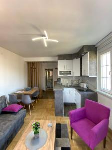 Una cocina o cocineta en APARTMAN TAMARA LUX