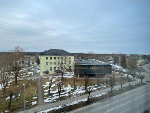 a building on the side of a road next to a street at Tapa Guest Apartment in Tapa