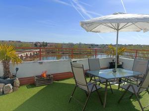 Un balcón o terraza de A los Ojos del Río Duero