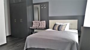 Postel nebo postele na pokoji v ubytování APPART-HOTEL, Einsteinstraße