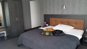 Postel nebo postele na pokoji v ubytování APPART-HOTEL, Einsteinstraße