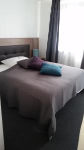 Postel nebo postele na pokoji v ubytování APPART-HOTEL, Einsteinstraße
