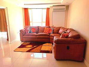 Predel za sedenje v nastanitvi Bay Front Apt 208