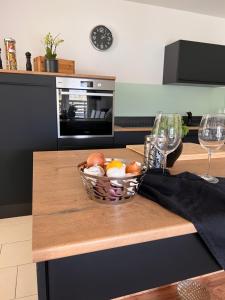 Eldhús eða eldhúskrókur á Ferienwohnung Traunkirchen mit Seeblick