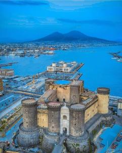 vista aerea di un edificio con città di Gaisa Naples - Bed and Breakfast a Napoli