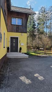 The building in which the holiday home is located
