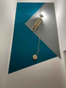a picture of a saxophone hanging on a door at MONOLOCALE PIAZZA FONTANA GRANDE ALLOGGIO TURISTICO in Viterbo