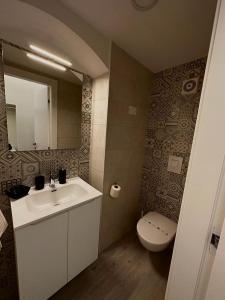 A bathroom at M.Mansion