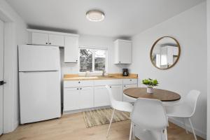 Η κουζίνα ή μικρή κουζίνα στο Inn at Rockaway Beach Unit 3