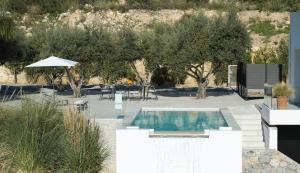 Bazén v ubytování Arbora Olea Luxury Resort nebo v jeho okolí
