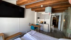 Eldhús eða eldhúskrókur á Aux chambres du Banneret