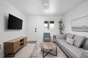 a living room with a couch and a tv at Inn at Rockaway Beach Unit 9 in Rockaway Beach