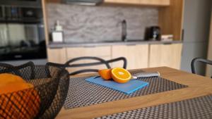 a table with an orange cut in half on it at Apartament SALONET Airport & MTP in Skórzewo