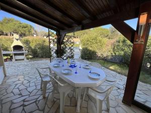 Zdjęcie z galerii obiektu Pavillon 3 Pièces avec Jardinet, Terrasse, et Piscine - 4 Personnes, Vendres - FR-1-701-26 w mieście Vendres