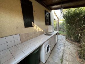 Zdjęcie z galerii obiektu Pavillon 3 Pièces avec Jardinet, Terrasse, et Piscine - 4 Personnes, Vendres - FR-1-701-26 w mieście Vendres