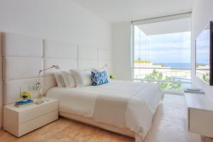Postel nebo postele na pokoji v ubytování Viceroy Los Cabos