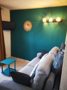 Posedenie v ubytovaní Apt t2/4 pers/ rez de jardin\pinède\piscine