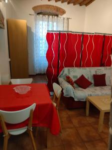 a living room with a table and a couch at Mini appartamento in Livorno