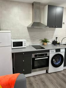 Kuchyňa alebo kuchynka v ubytovaní HEROE APARTAMENTO