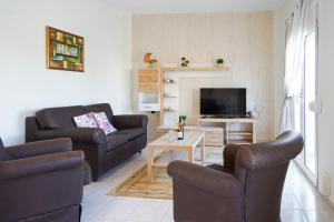 TV a/nebo společenská místnost v ubytování Kyriakos Apartment