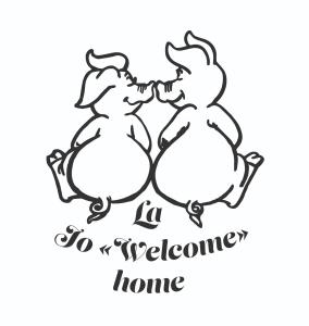 two rats are kissing each other in a welcome home sign at La Jo Welcome Home in Theux