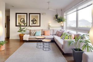 Posedenie v ubytovaní Heart of San Sebastian⎮Walk Score 99⎮3 Baths