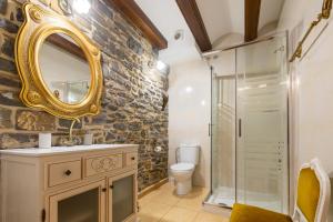 Koupelna v ubytování Casa Dieste Apartamentos Turísticos en Boltaña
