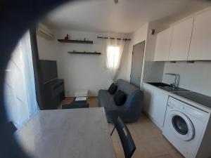 Kuchnia lub aneks kuchenny w obiekcie Sous le soleil des Alpilles