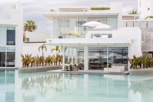 A piscina localizada em Viceroy Los Cabos ou nos arredores