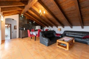 Posezení v ubytování Casa Dieste Apartamentos Turísticos en Boltaña