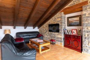 TV a/nebo společenská místnost v ubytování Casa Dieste Apartamentos Turísticos en Boltaña