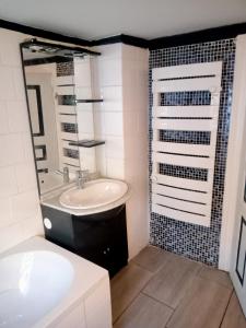 a bathroom with a sink and a toilet and a shower at appartement 2-3 pièce in Pfaffenhoffen