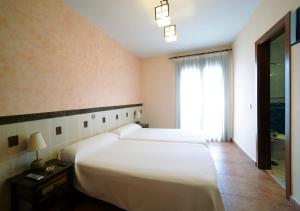 Postel nebo postele na pokoji v ubytování Hostal Rural El Tejar