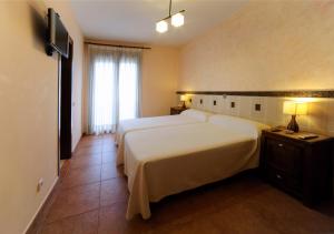 Postel nebo postele na pokoji v ubytování Hostal Rural El Tejar