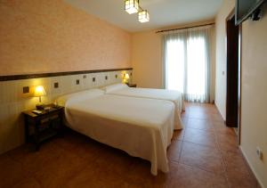 Postel nebo postele na pokoji v ubytování Hostal Rural El Tejar
